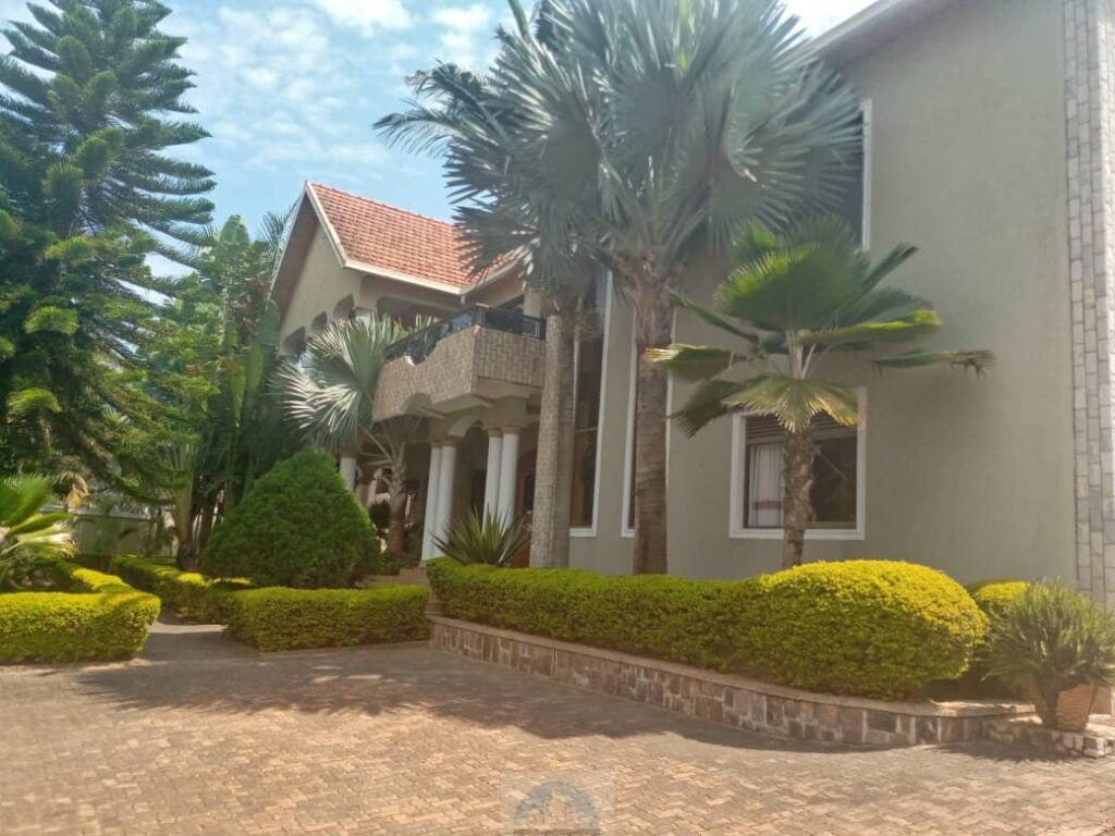 great villa for rent in Gacuriro near woodlands supermarket