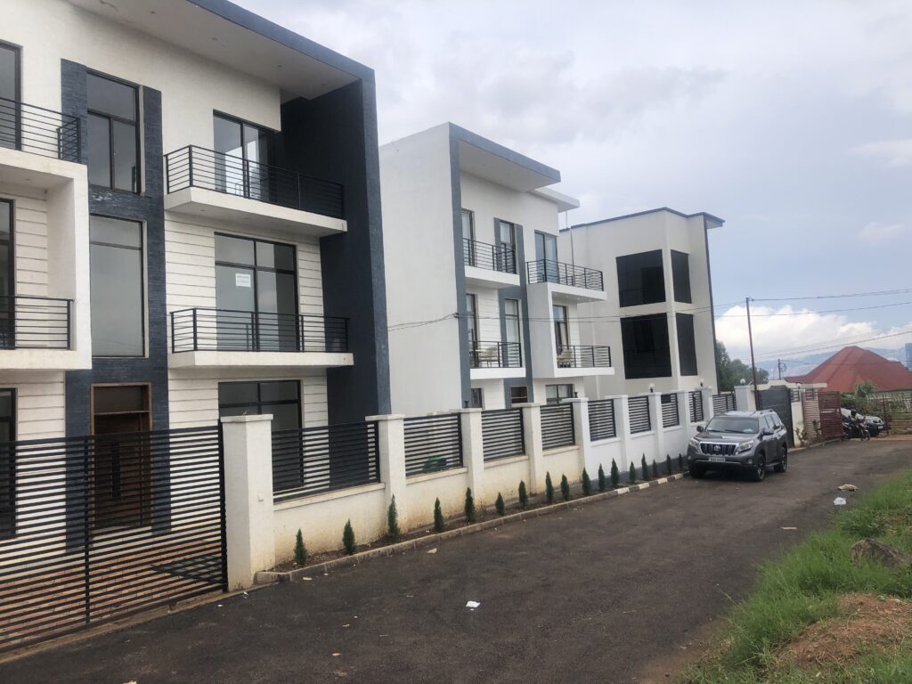 modern 5 bedrooms standalone storey house